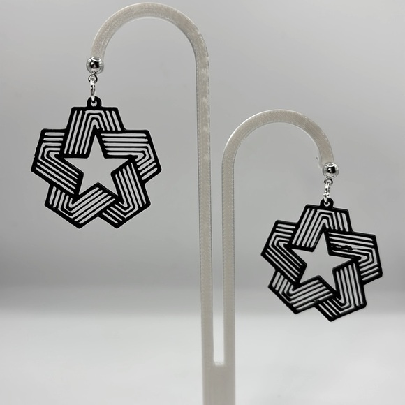Geometric Star Black Earrings - Picture 4 of 4